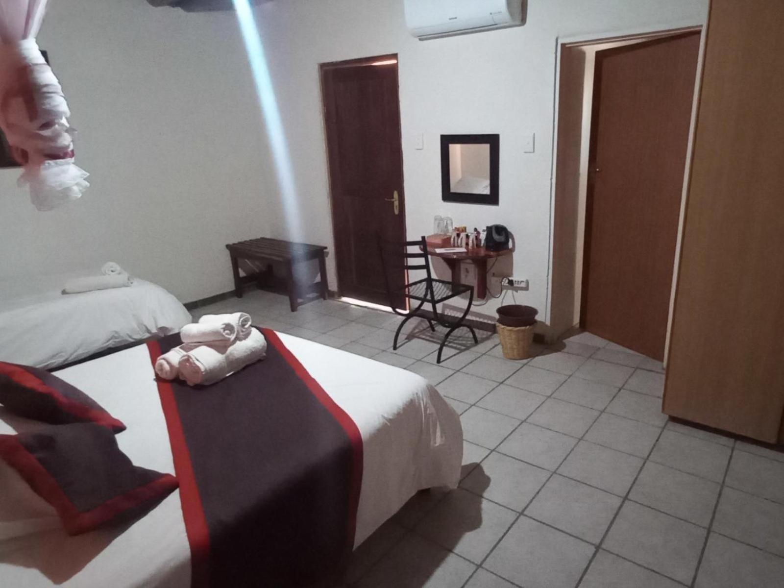 Ombinda Country Lodge Outjo Chambre photo
