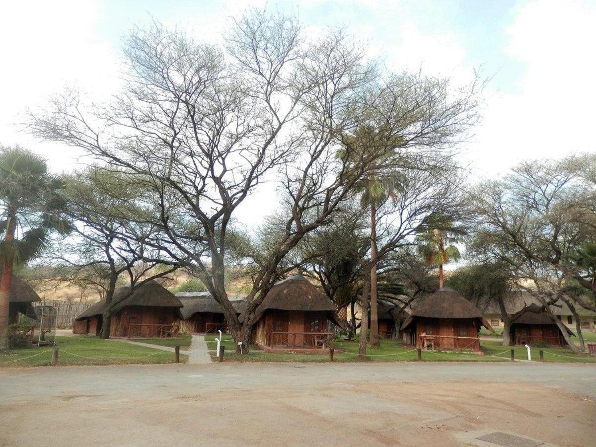 Ombinda Country Lodge Outjo Extérieur photo